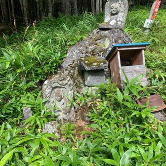 近くにお地蔵様など