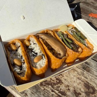 コレが『すみれ庵』さんのお土産いなり箱♪