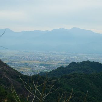 向こうは南寄りの方角だけど、
どこの山なのかな？

To さんがポツっと来たと
言われたけど、気のせい
だったようで良かった。