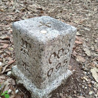 ここも謎の数字が刻まれている