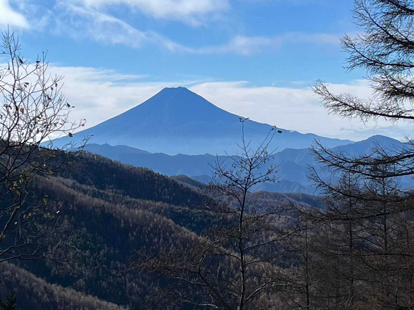 小屋平バス停-石丸峠-天狗棚山-小金沢山-牛奥ノ雁ヶ腹摺山 縦走コースの写真