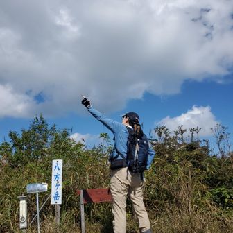 やぶの向こうは釈迦岳、御前岳。
みえんけど🤣