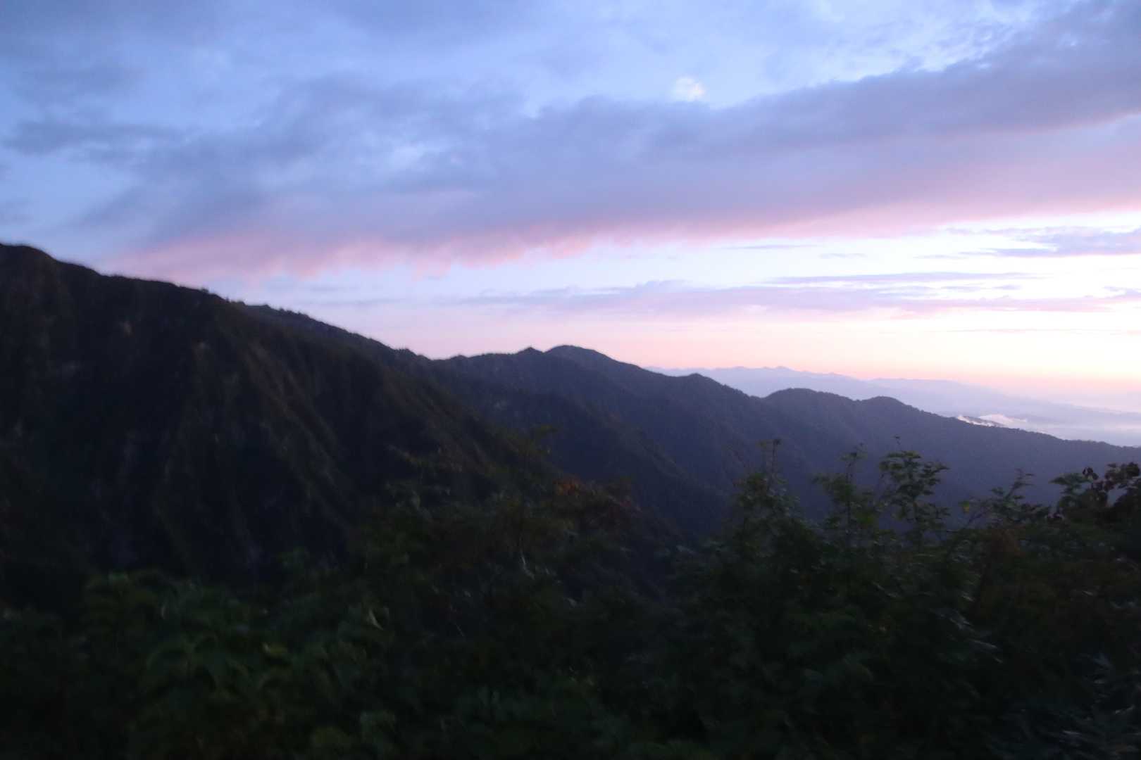 歩き始めて3時間
やっと明るくなってきた