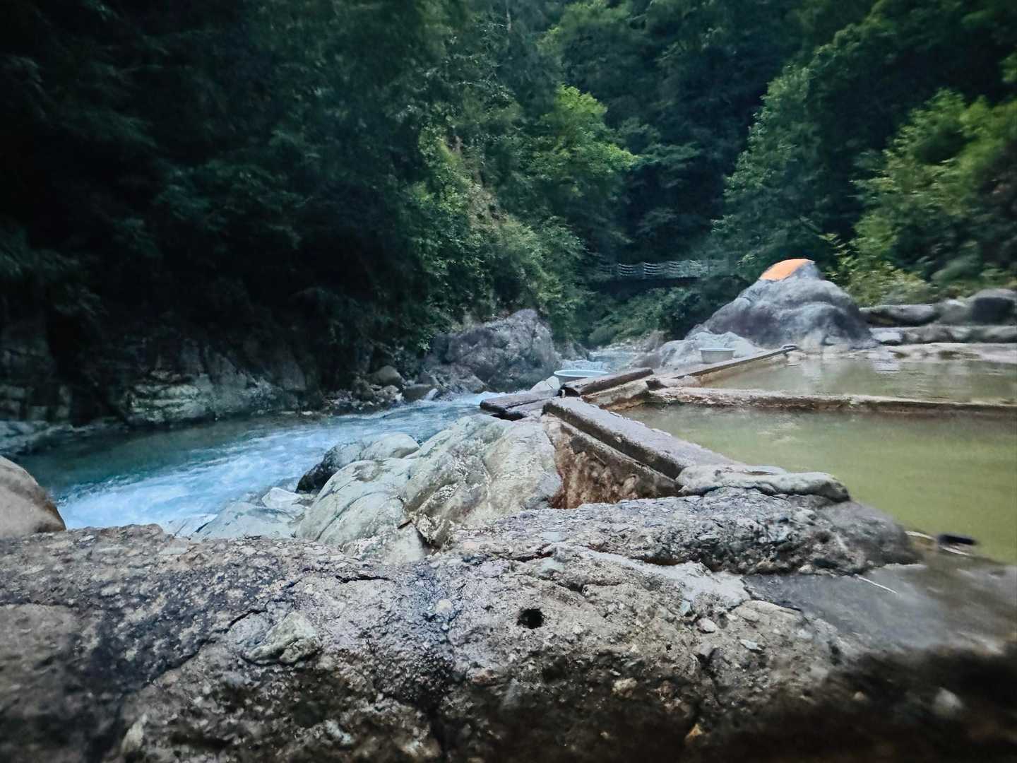 清流沿いの秘湯温泉は最高〜♨️