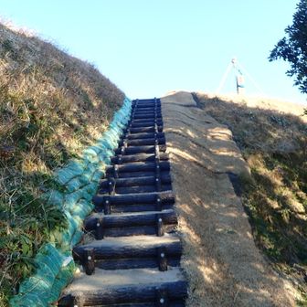 たまたま石への道も階段が整備されていた