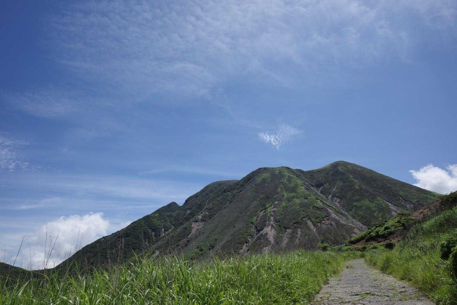 すぐに鉱山道路到着
気温は28℃ほどですが、風がないのでめちゃ蒸し暑い😆