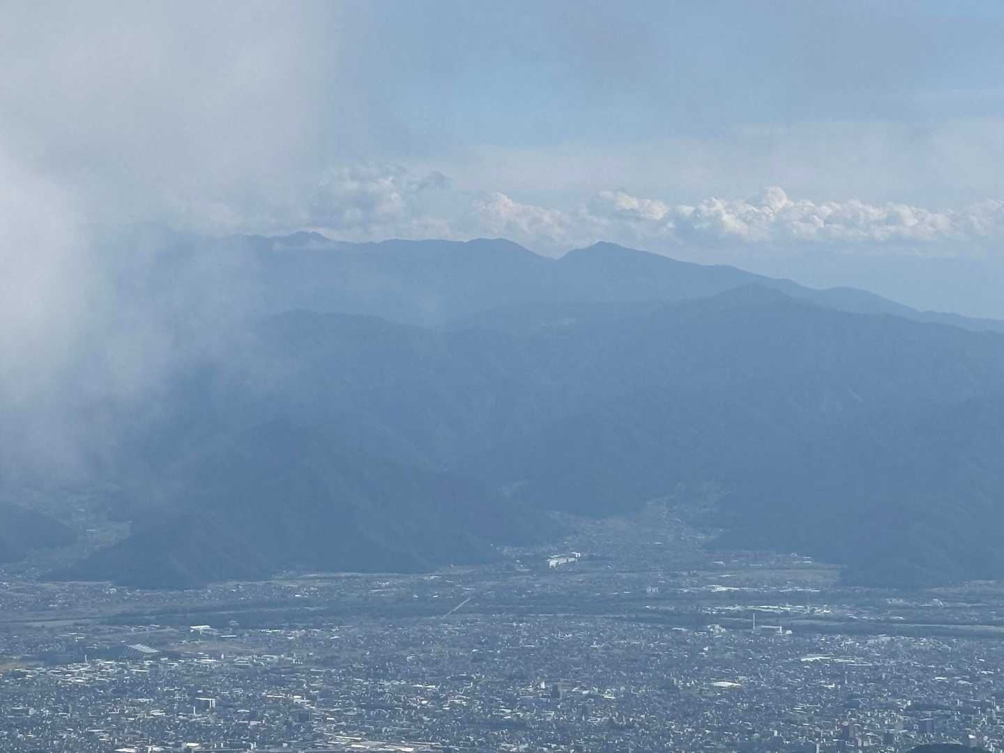四阿山、根子岳が見えました♬
左下にMウェーブも見えます👍