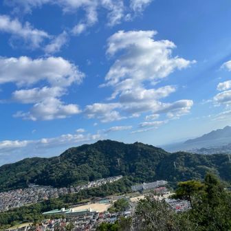 武田ケ城跡🏯

なんなの。この眺望の良さ。

正面にさっきまでいた鈴ヶ峰。
右手に宮島⛩️弥山。