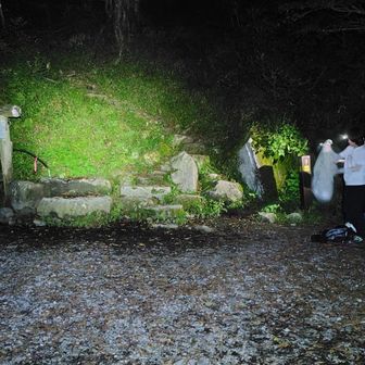 長い林道から笠新道登山口