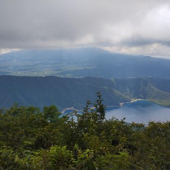 少し富士山の下の方が見えてきました
