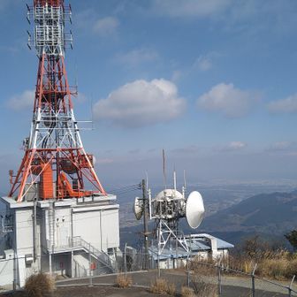 UMKテレビ局・FMラジオの中継所越しに宮崎市街地を望む😙