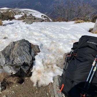 寒さわからんのでハードシェルやダウンやいろいろ入れてこようとすると、いつものオレンジザック25Lに入りきらず、とうとう買ってしまったバランスライト40（笑）見事に「ヒュッテ泊まりですか？」と聞かれて恥ずかしい。