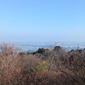 黄砂のせいか、今日はちょっと霞んでます