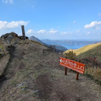 ふたたびリスケ山
先程は無かった北西別岳の案内板が設置されていました🪧
（このあとは、お会いした方が少し前に建てたものでした）

この看板で私とうっちーさんは、スイッチが入ってしまいました🔘🚀