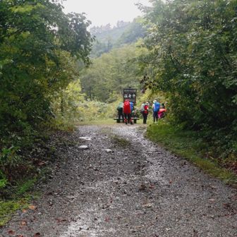 石転び沢に行くかと思って驚いたが本山小屋行きのパーティ