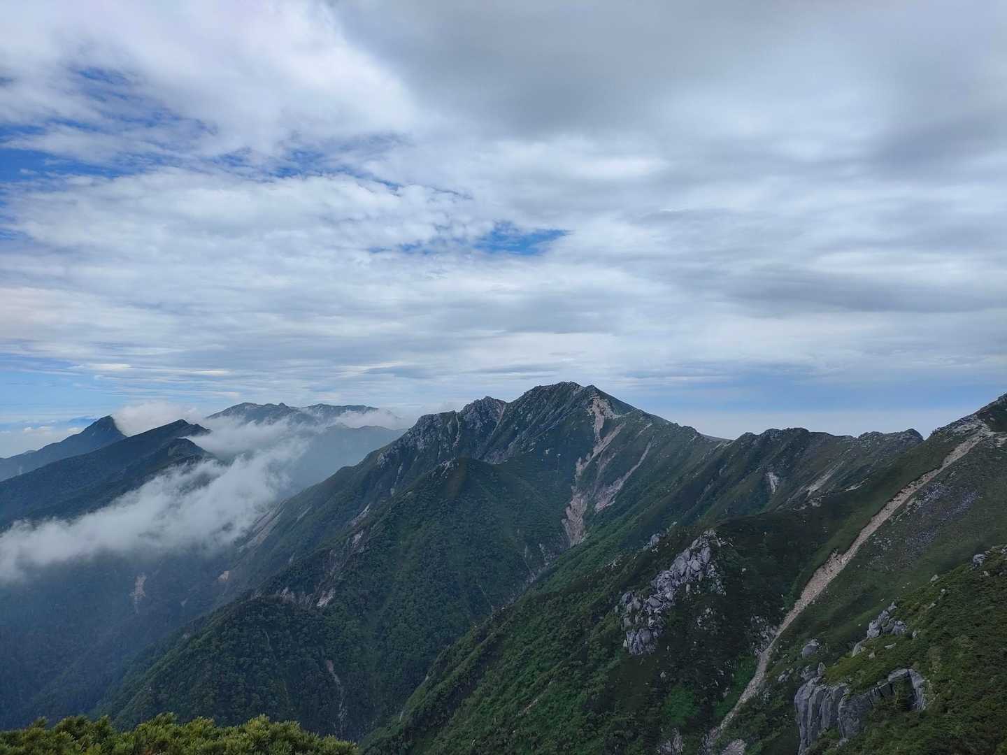 ゲート-伊奈川ダム登山口-越百山-仙涯嶺-南駒ヶ岳 周回コースの写真