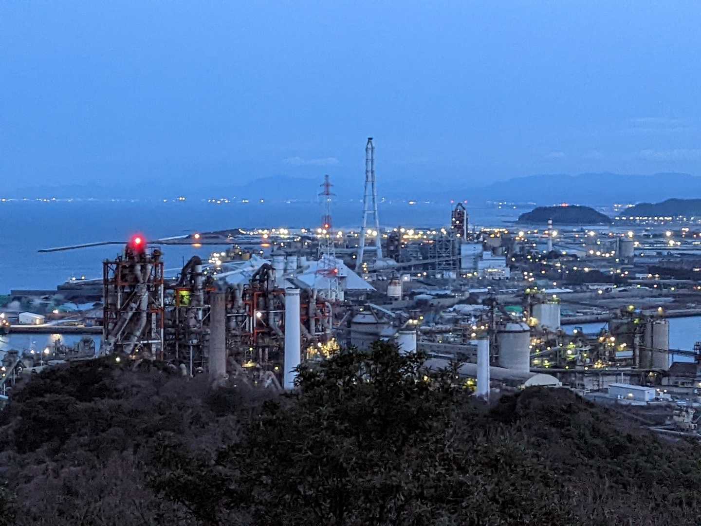 苅田の工場に