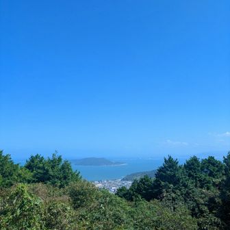 鐘撞山山頂から能古島
