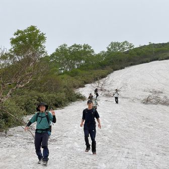 ぶよ沼付近の雪渓