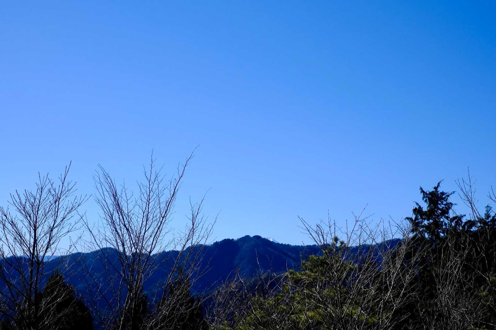 ちょっと富士山の頭が見えます