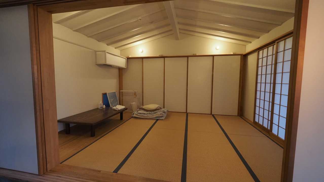 本来はテント場予約してたんですが、最終日は早立ち予定だったので、こちらで寝させてもらいました