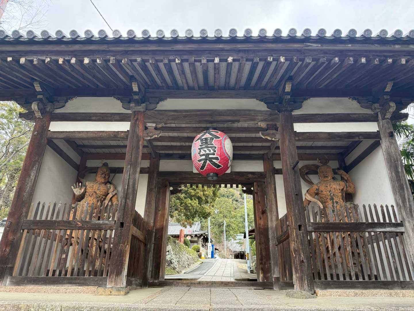 　　　　　
　　　　　　天王山麓にある宝積寺を
　　　　　　通らせて頂きます
