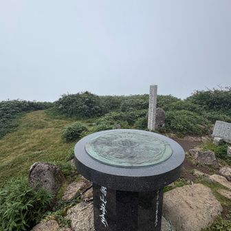 ピークはすっかり真っ白けなので、