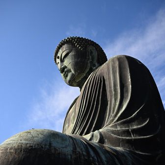 鎌倉大仏様
出来立ての頃は金箔塗ってたとか🤔
今のほうが雰囲気あって良い👌
胎内巡りは一人50円でした