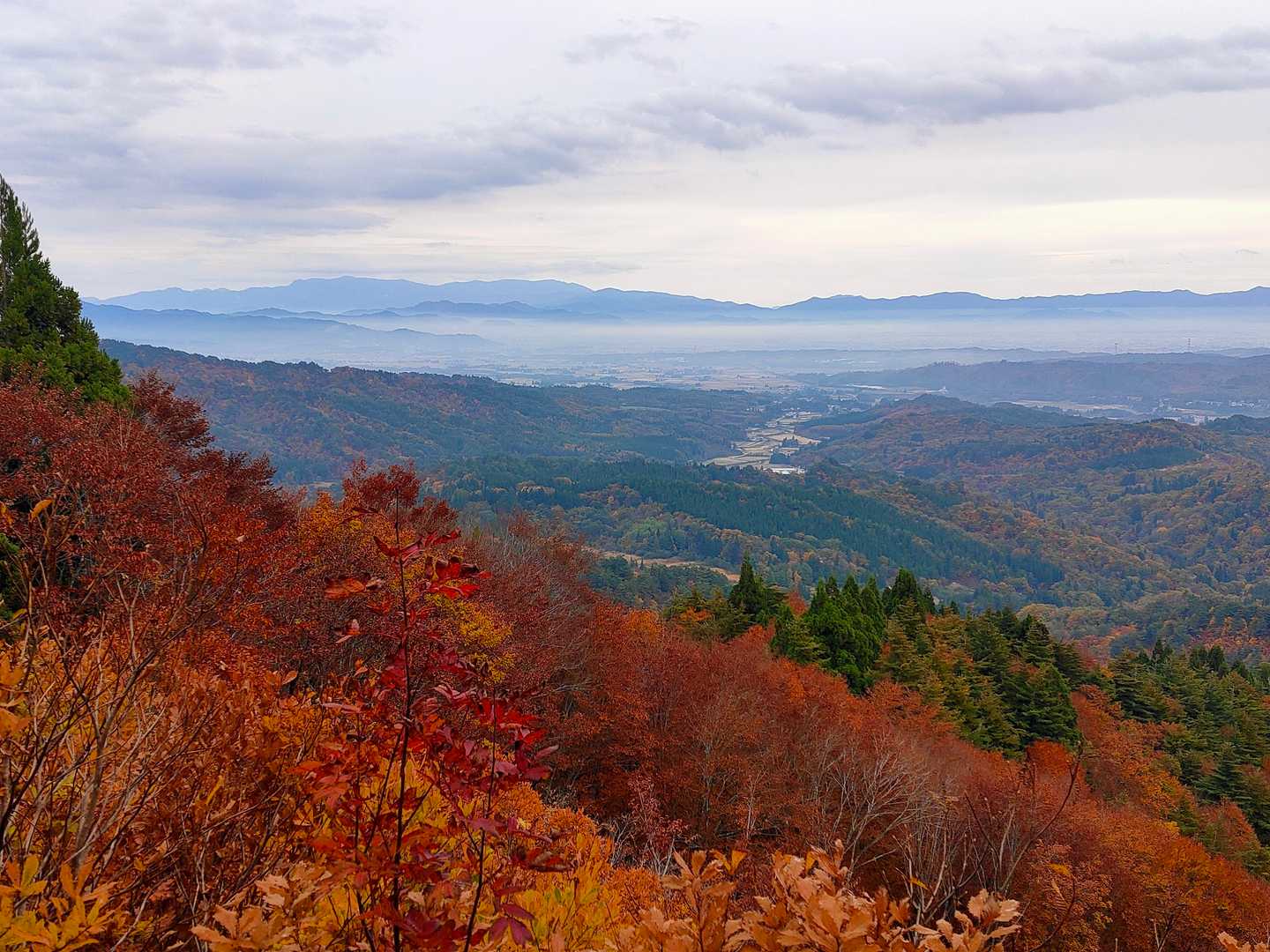 山頂からの蔵王連峰