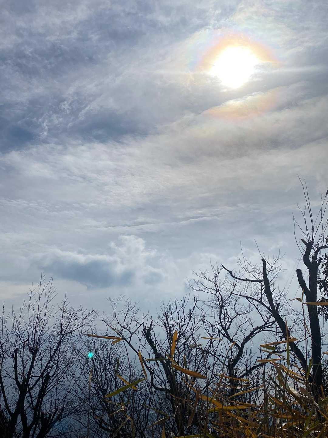雲が多い