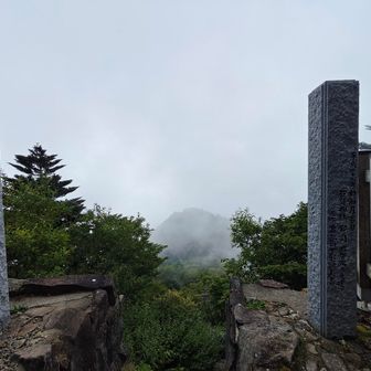 （三の鎖→）二の鎖の避難小屋から瓶ヶ森方面？
ガッスガス☁️
