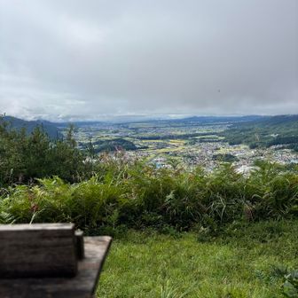 厚い雲がかかっているけど
麓の景色はよく見える
