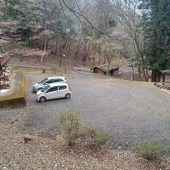 管理棟の駐車場に戻りました