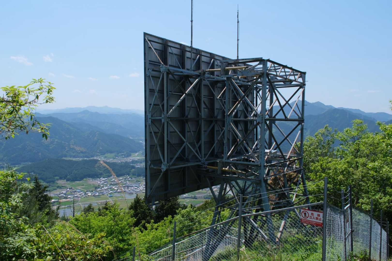 展望ポイントの眺めを楽しみに来たら、でっかい反射板…💦景色が見えない😢