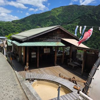 ならあやん！
違った、ならやあん！

オシャレなカフェです

寄らずにゴメンナサイ
キレイなカフェは苦手なのです😅