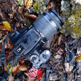 古い機種だけど、山の写真撮影の大事な相棒。
大事な割には手荒な扱いですが😁