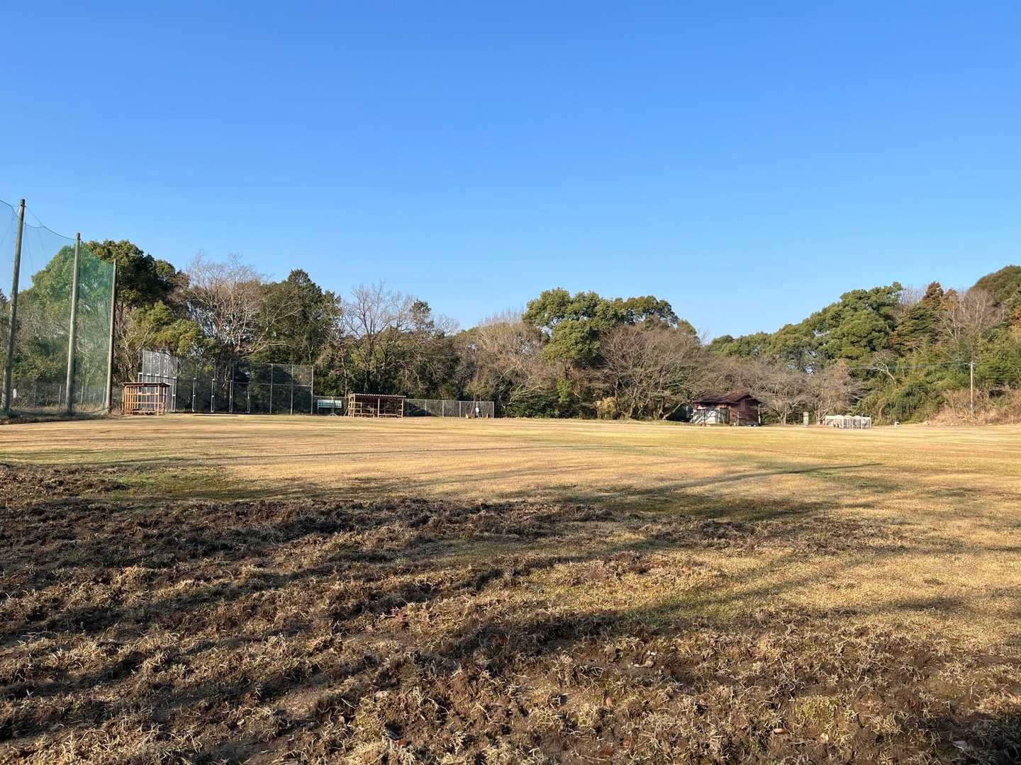 だーれもいない野球場