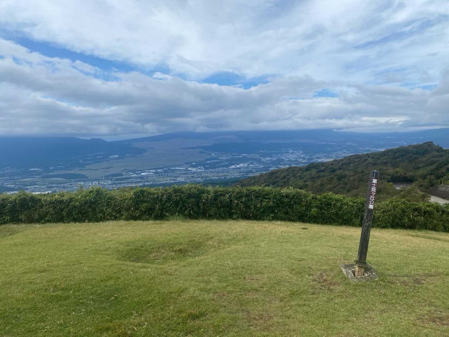 富士山見えず、桃源台に下りてバスで仙石まで戻り駐車場へ
