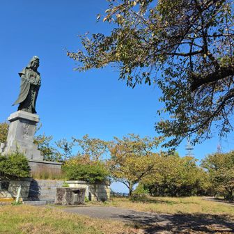 守山城本丸跡　観音像