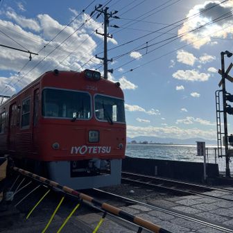 電車もオレンジ色