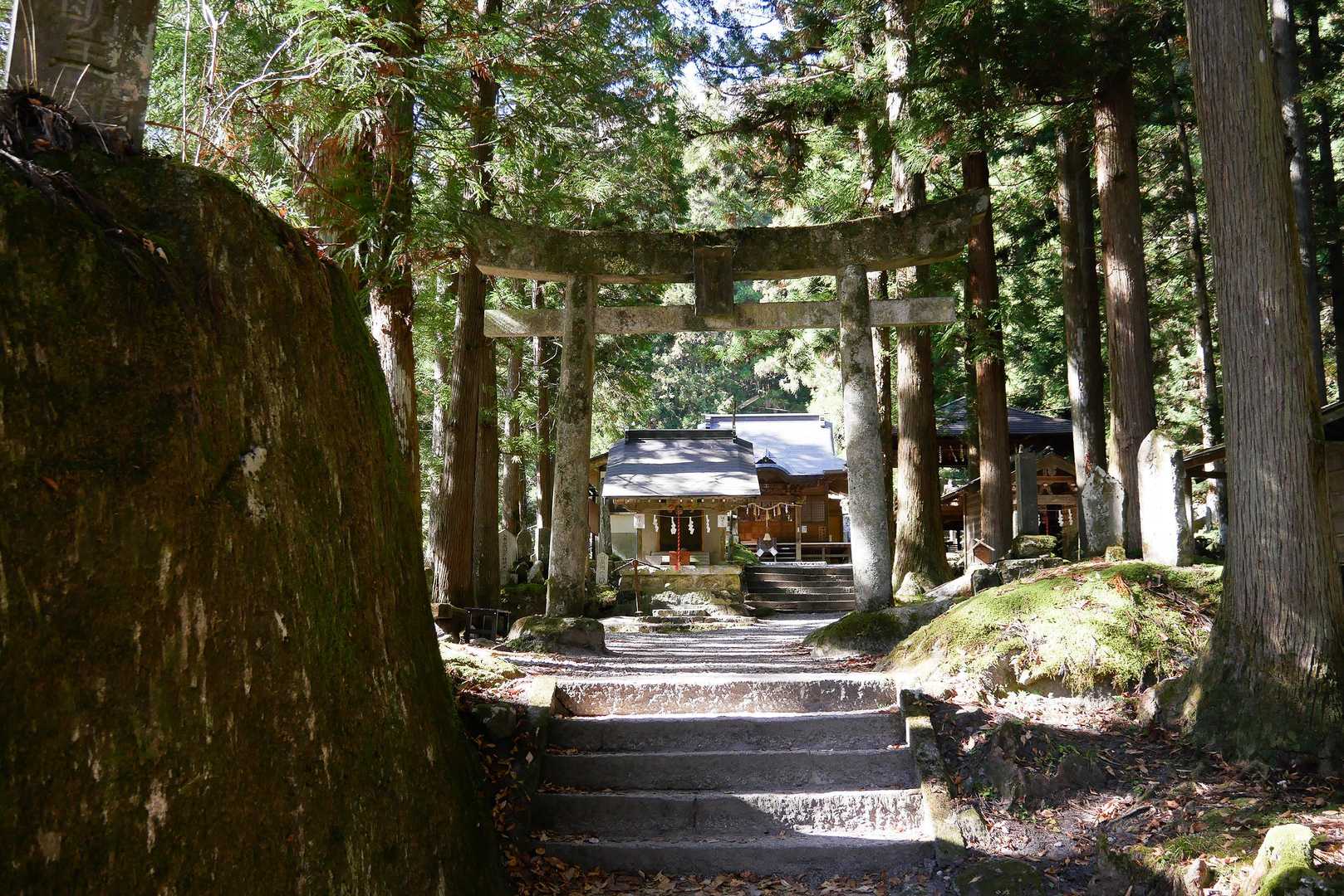 下って神社と渓谷へお散歩