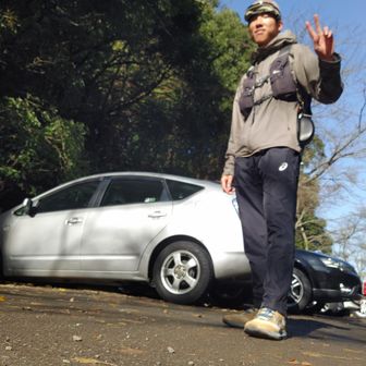 最近よくご一緒して走ってる
JOGさんの奥様？の
「あい」さんとバッタリ
お久しぶりです。（2ヶ月ぶり？）

雑談をしていたらその流れで
「あい」さんの服装チェック！
僕のお気に入りの
ノースフェイスの服に
asicsのウィンドブレーカー、
下のTシャツの色味が良いねー！と
ほめて頂きました！あざす！

実はこの服、両方ともAmazonで
今月買ったばっかなんです。