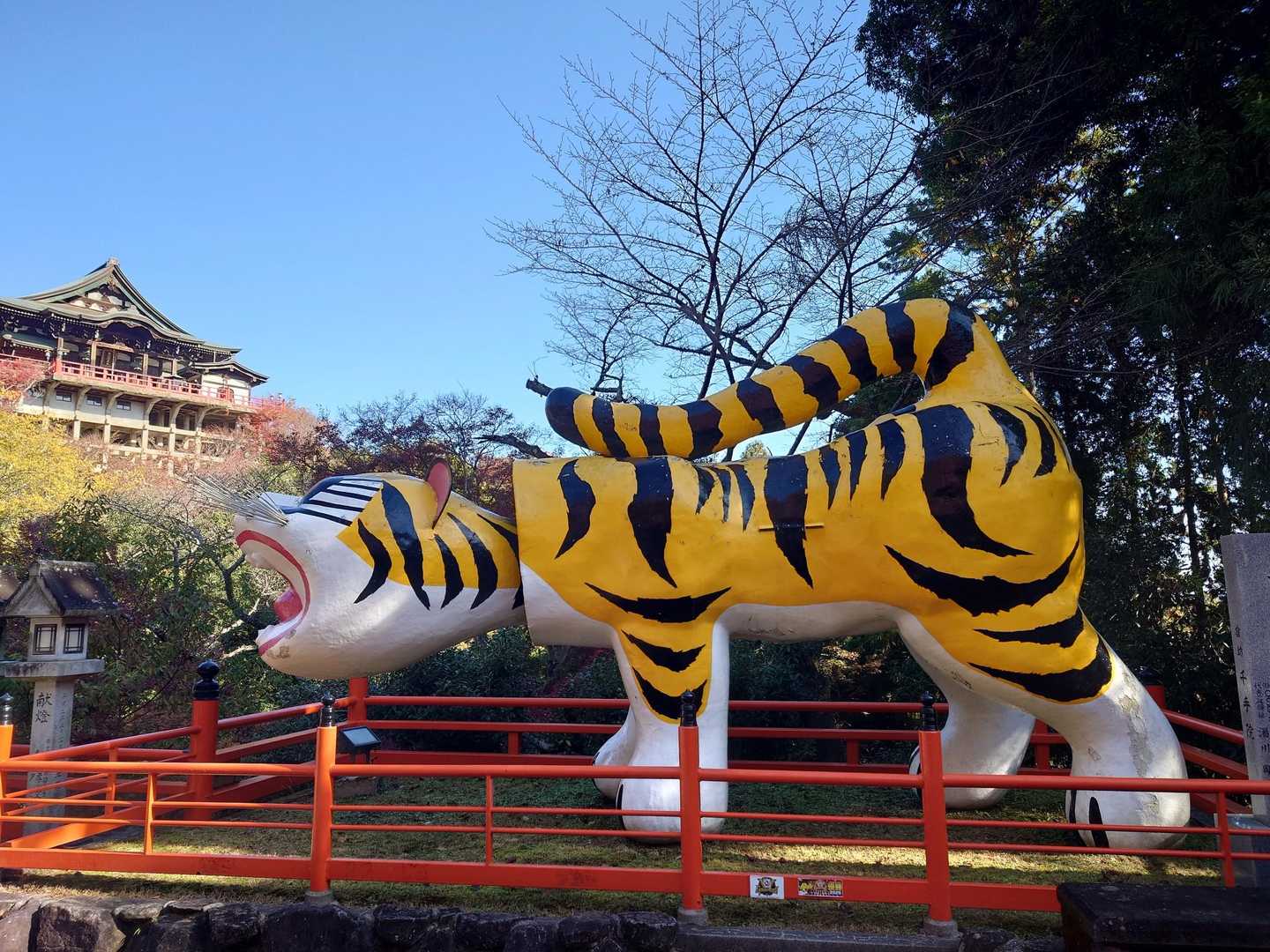 寅と本堂