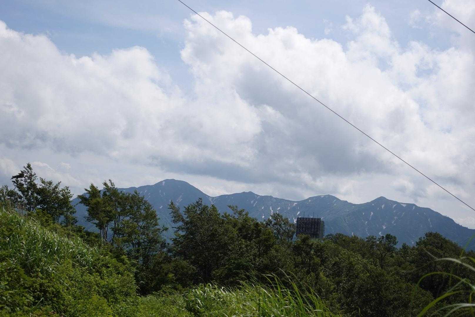 うーん、左が越後駒ヶ岳、そして荒沢岳？