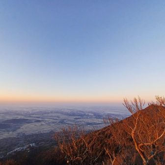 富士山も見えず。男体山がオレンジ