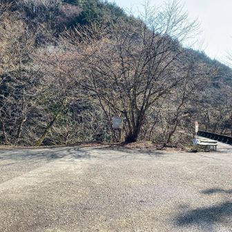 水沢橋の駐車スペース。何台か停まってましたが、まだ何台分かスペース残ってました