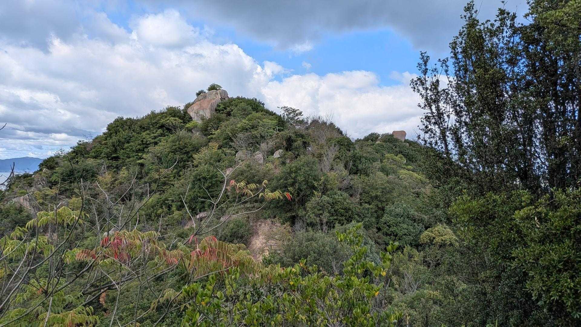 振り返り、今来た山の山容が綺麗に見えました。