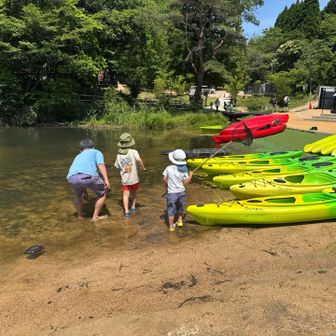 麦わら帽子に網棒
夏休みの光景