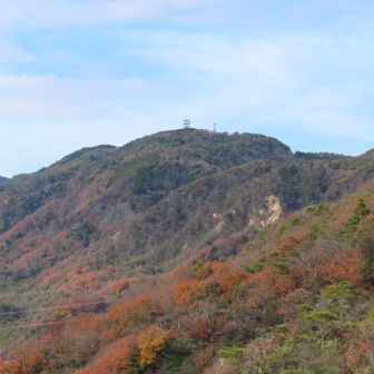 東観峰から大平山の方向