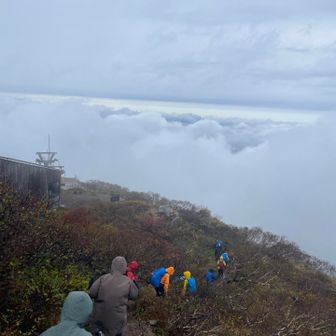 休憩所に戻り下山します。